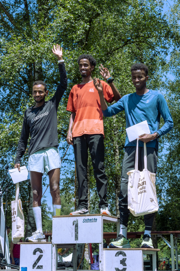 250622.Together_run_podium