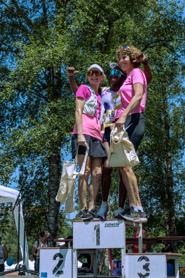 250622.Together_run_podium
