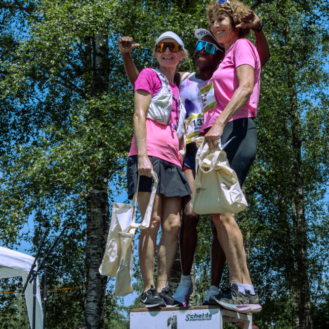 250622.Together_run_podium