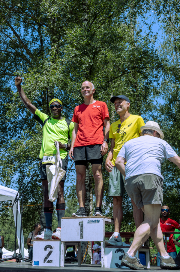 250622.Together_run_podium