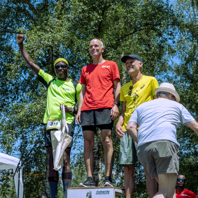 250622.Together_run_podium